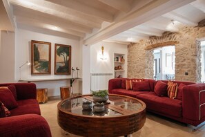 Klassieke cottage, 3 slaapkamers | Woonkamer