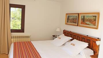 Classic House, 6 Bedrooms | 12 bedrooms, individually furnished, bed sheets