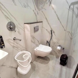 Bathroom - Hotel Naddi Heights Kangra (Kangra)