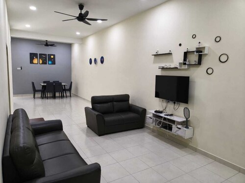 3-bedroom house in beautiful Sitiawan with air conditioning Free Wifi