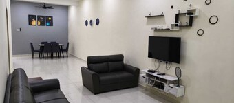 3-bedroom house in beautiful Sitiawan with air conditioning Free Wifi
