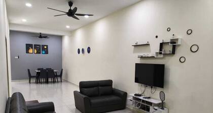 3-bedroom house in beautiful Sitiawan with air conditioning Free Wifi