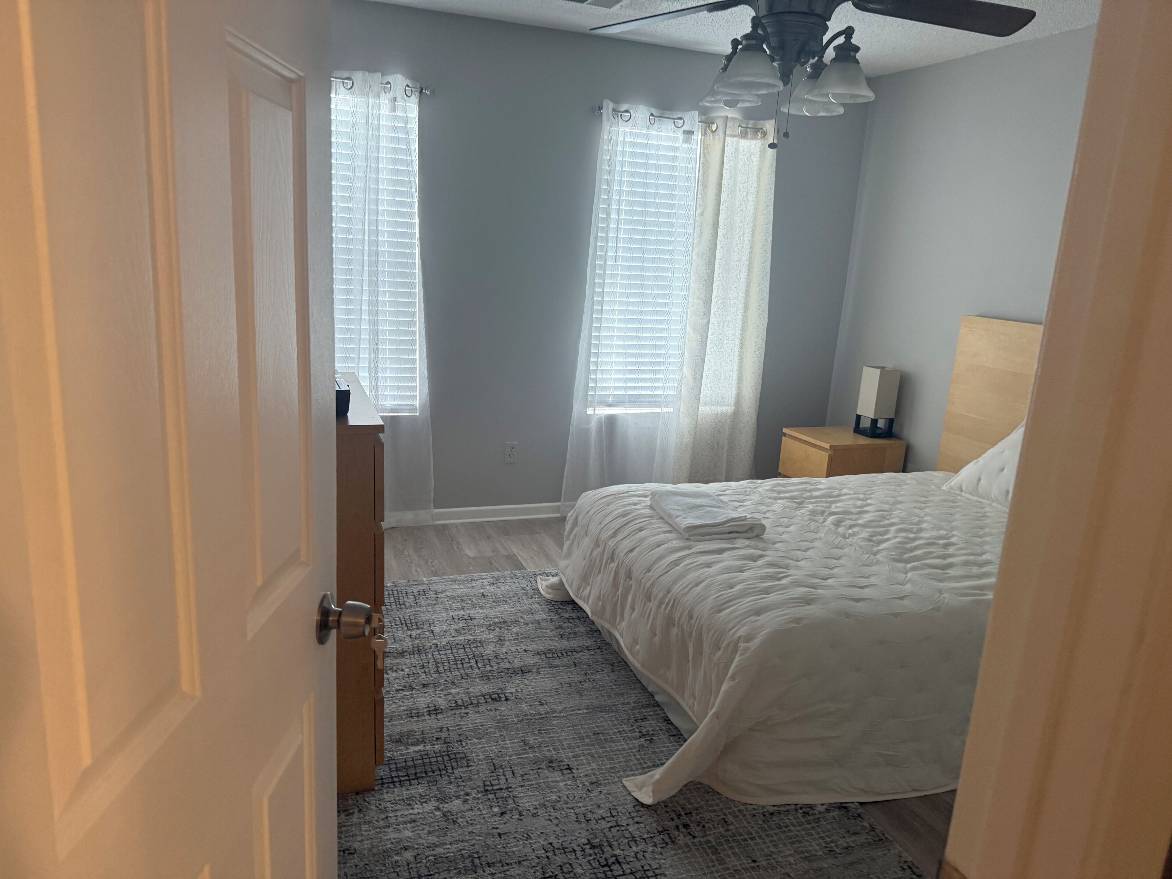 3 chambres, fer et planche à repasser, Wi-Fi, draps fournis