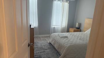 3 chambres, fer et planche à repasser, Wi-Fi, draps fournis