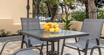 Elena`s Chill Garden- Near Port, City Centre