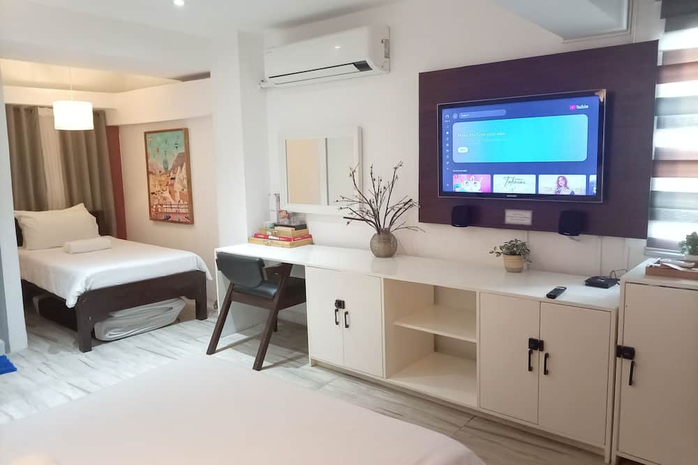 L1 Twin Bed Staycation in Bonifacio Global City