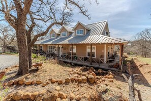 Exterior - Good Medicine - Stardust Inn - Triple Z (Medicine Park)