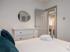 Room - 2 bedroom accommodation in Poole (Poole)