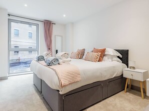 Room - 1 bedroom accommodation in Poole (Poole)