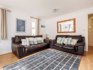 Living area - 2 bedroom accommodation in Bournemouth (Bournemouth)