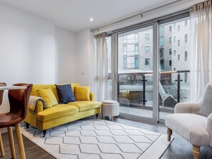 Living area - 1 bedroom accommodation in Poole (Poole)