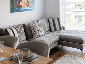 Living area - 3 bedroom accommodation in Bournemouth (Bournemouth)