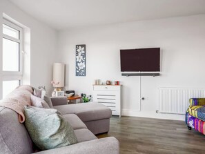 Living area - 2 bedroom accommodation in Poole (Poole)