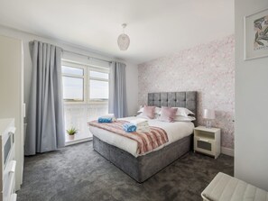 Room - 2 bedroom accommodation in Poole (Poole)