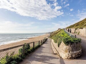 Beach - 2 bedroom accommodation in Poole (Poole)