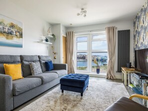 Living area - 2 bedroom accommodation in Poole (Poole)