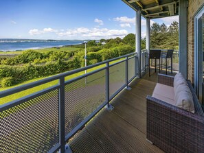 Property grounds - 2 bedroom accommodation in Poole (Poole)