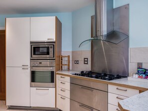 Private kitchen - 2 bedroom accommodation in Poole (Poole)