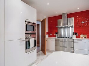 Private kitchen - 2 bedroom accommodation in Poole (Poole)