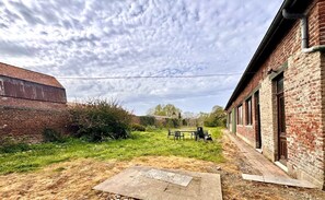 Terrace/patio - The Source of Rumaucourt (Rumaucourt)
