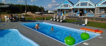 Large Holiday Home, Summer Pool, Sauna, Jacuzzi