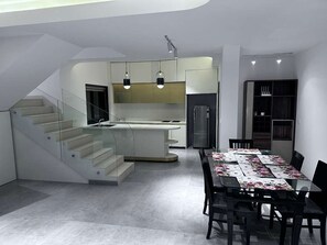Lyxvilla | Vardagsrum | 40-tums LCD-tv med kabelkanaler