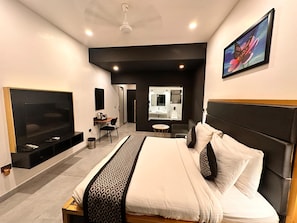 Superior Room | Free WiFi, bed sheets - Taaffeite Hotels And Resorts (Lonavala)