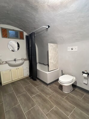 Hårtørrer, håndklæder, Sæbe, Toiletpapir