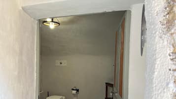 Asciugacapelli, asciugamani, sapone, carta igienica