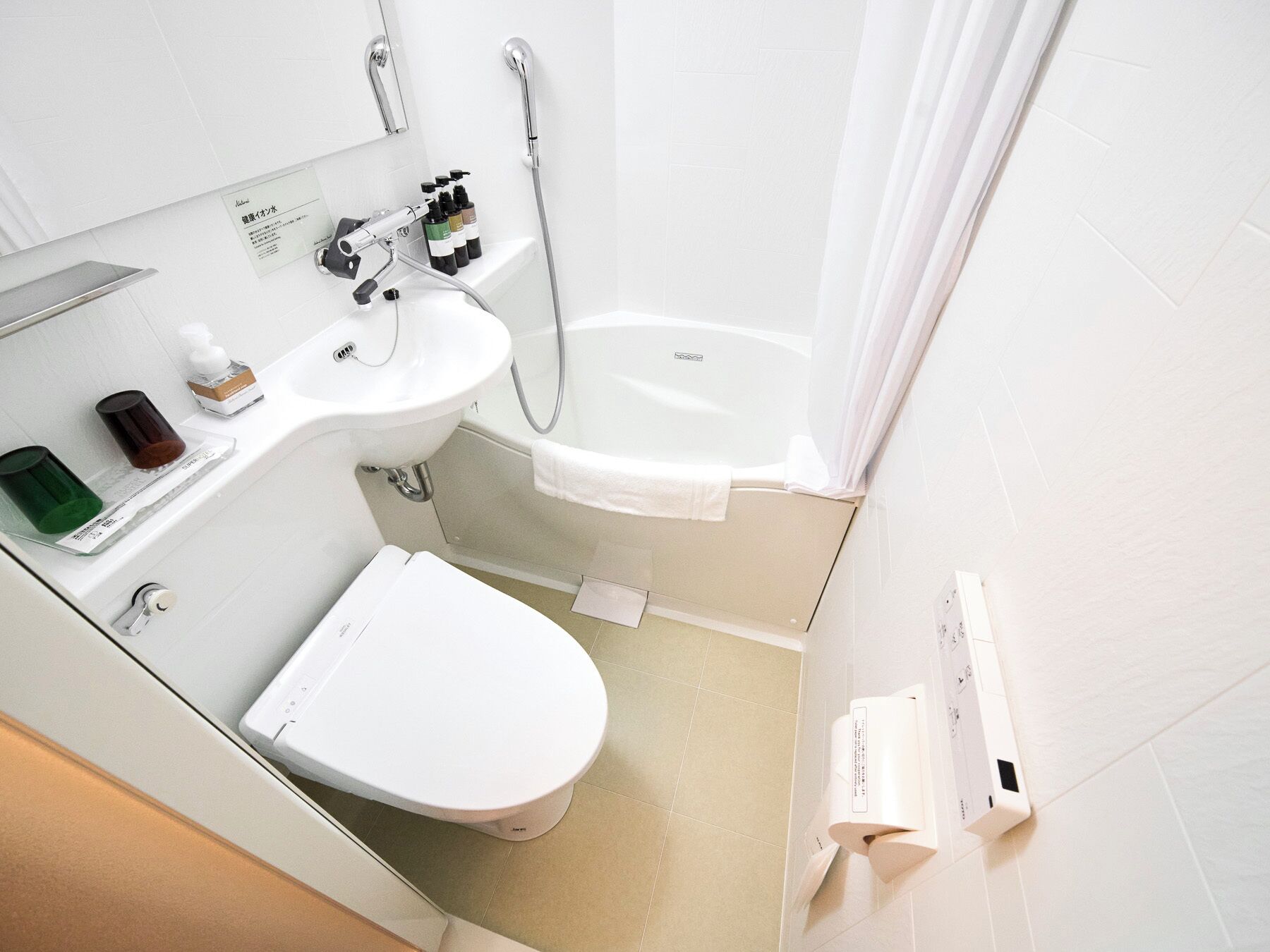 Combined shower/tub, free toiletries, hair dryer, slippers