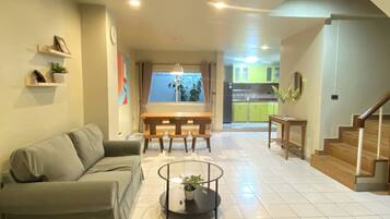 House, 2 Bedrooms | Living room