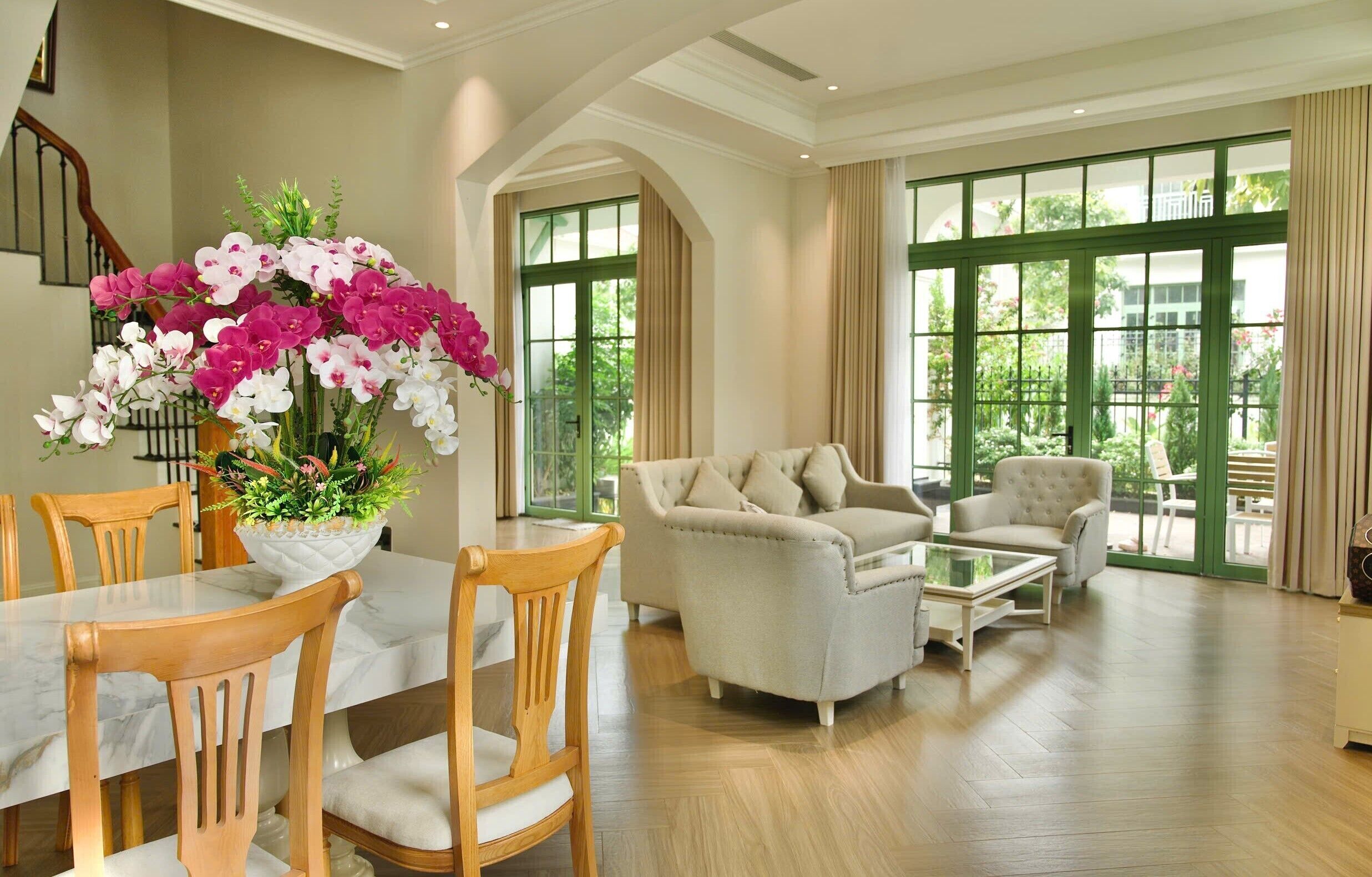 Deluxe Villa, City View | Living room