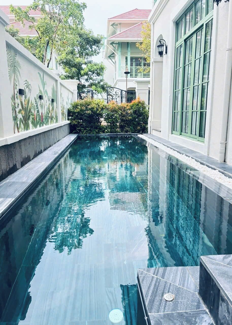 Kolam renang pribadi