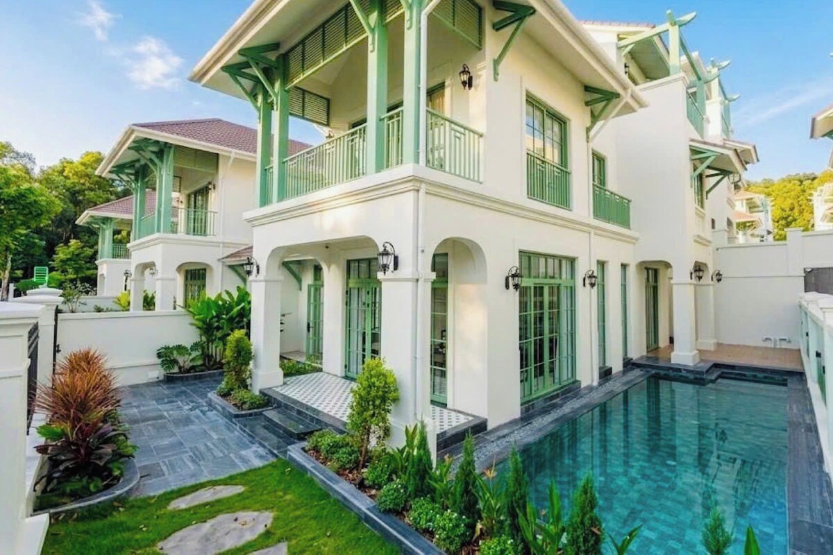 Deluxe Villa, 4 Bedrooms, Private Pool | Minibar, desk, blackout drapes, soundproofing
