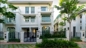 Luxury Villa, City View | City view