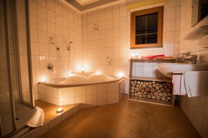 Apartment, Balcony, Mountain View | Bathroom - Haus Alpenkönig  (Neustift Im Stubaital)