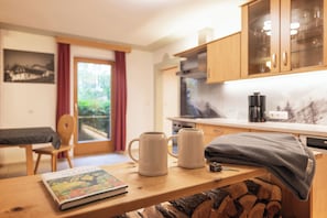 Apartemen, balkon, pemandangan gunung | Dapur pribadi | Pemanggang roti