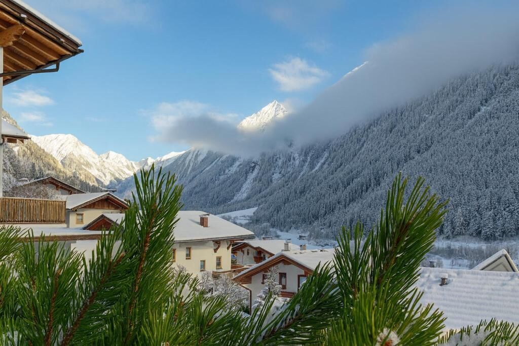 Apartment, Balcony, Mountain View | Property grounds