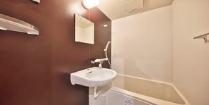 Condo, Private Bathroom, City View | Bilik Mandi | Gabungan pancuran/tab mandi, kelengkapan dandanan diri percuma, selipar 