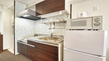 Condo, para não fumantes (Twin Room) | Cozinha privada | Geladeira grande, micro-ondas, cooktop