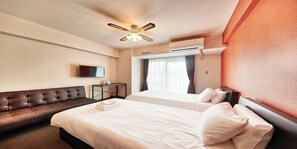 Condo, Private Bathroom, City View | Meja, ruang kerja komputer riba, Wi-fi percuma, cadar katil 