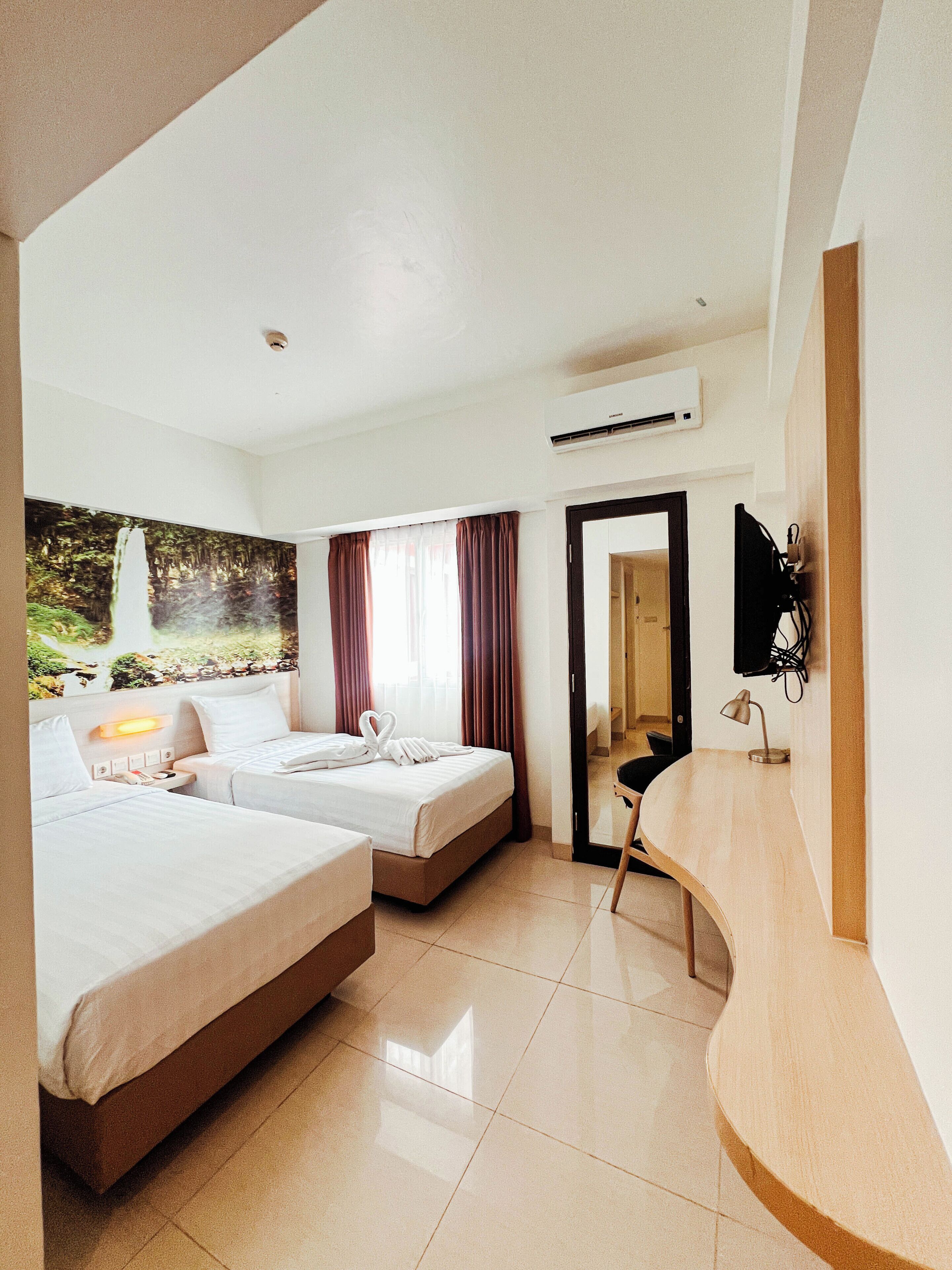 Superior Room, 2 Single Beds | Desk, laptop workspace, free WiFi