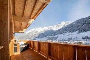 Apartment, Balkon, Bergblick | Unterkunftsgelände