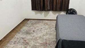 1 多间卧室、熨斗/熨衣板、WiFi  、床单