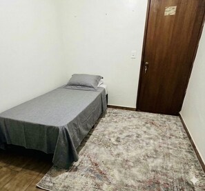 1 chambre, fer et planche à repasser, Wi-Fi, literie fournie