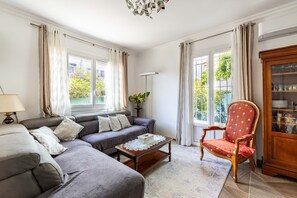 TV - Happyfew Maison Eglantine (Cagnes-sur-Mer)