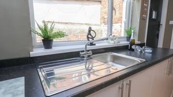 Dishwasher, cookware/dishes/utensils
