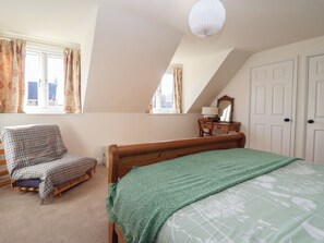 4 bedrooms, individually decorated, individually furnished - Redwoods (Beverley)