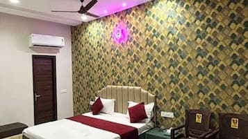 Luxury Double Room, Air conditioning | Hypo-allergenic bedding, desk, free WiFi, bed sheets