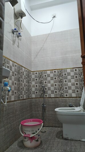 Familie vierpersoonskamer | Badkamer